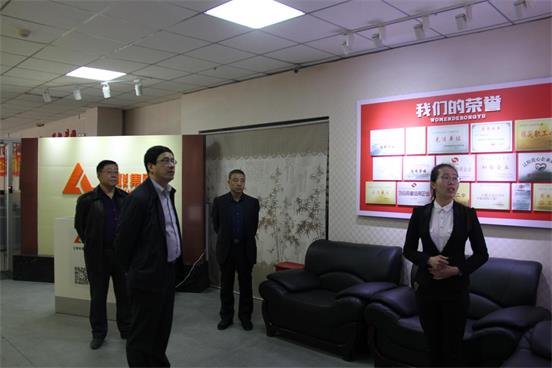 本溪市政府智慧办向导考察“智慧税务”项目.jpg 本溪市政府智慧办向导考察“智慧税务”项目.jpg