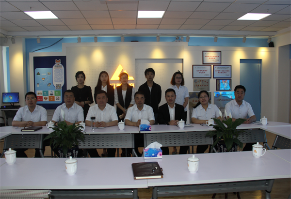 与会向导合影留念.png 与会向导合影留念.png