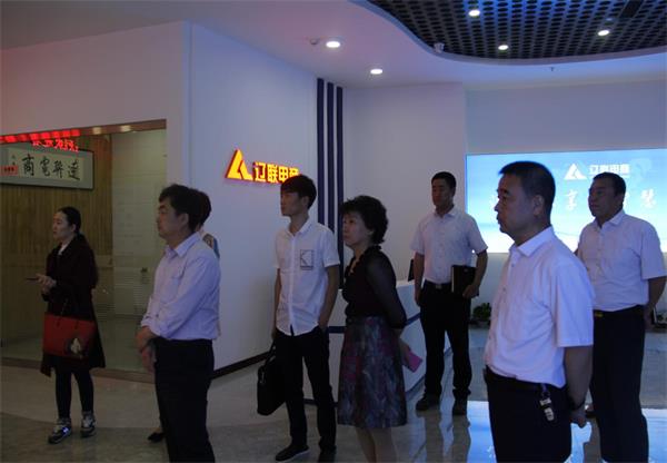 听取亿万28电商生长历程先容.jpg 听取亿万28电商生长历程先容.jpg