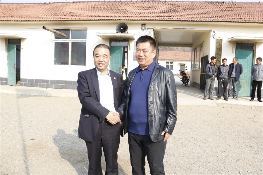 与镇向导亲近相同.JPG 与镇向导亲近相同.JPG