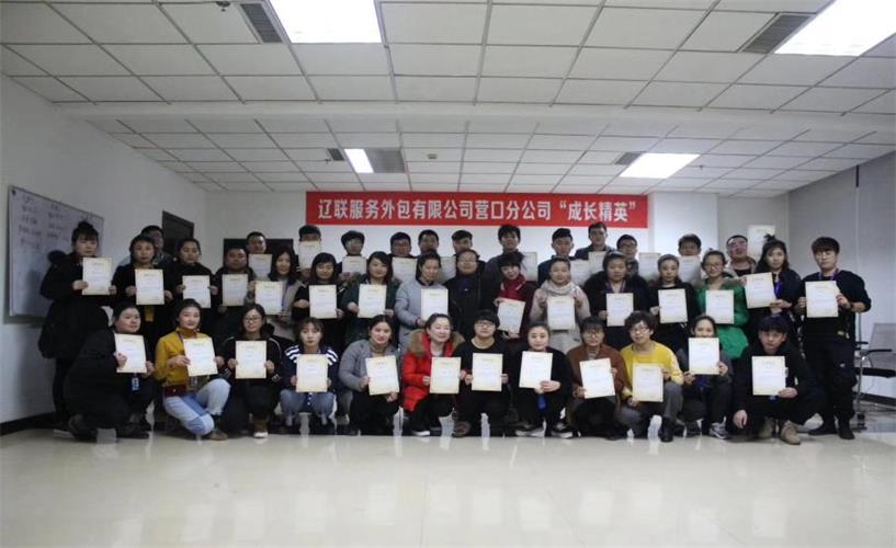 揭晓结业证合影.jpg 揭晓结业证合影.jpg