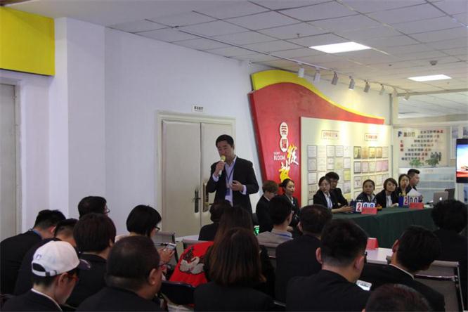 集团党群事情部部长武东做赛前发动讲话.jpg 集团党群事情部部长武东做赛前发动讲话.jpg