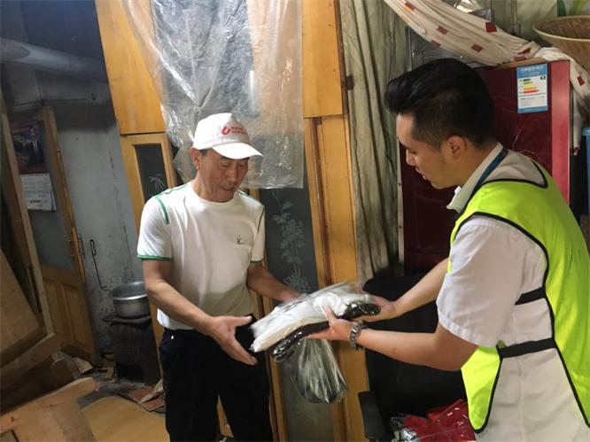 走进住民家中 送去节日祝福.jpg 走进住民家中 送去节日祝福.jpg