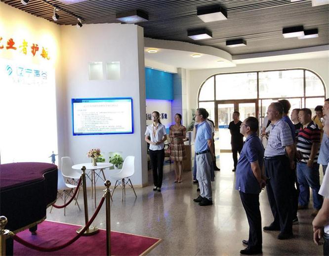 为向导先容双创孵化基地基地情形.jpg 为向导先容双创孵化基地基地情形.jpg