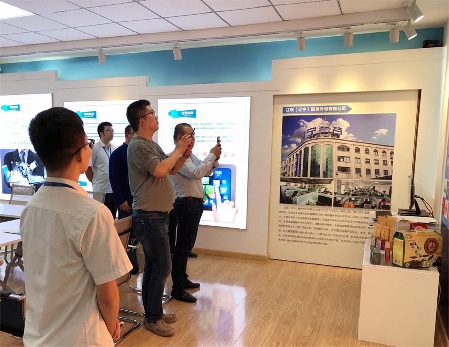 宋煜总监一行听取集团各个项目先容.jpg 宋煜总监一行听取集团各个项目先容.jpg