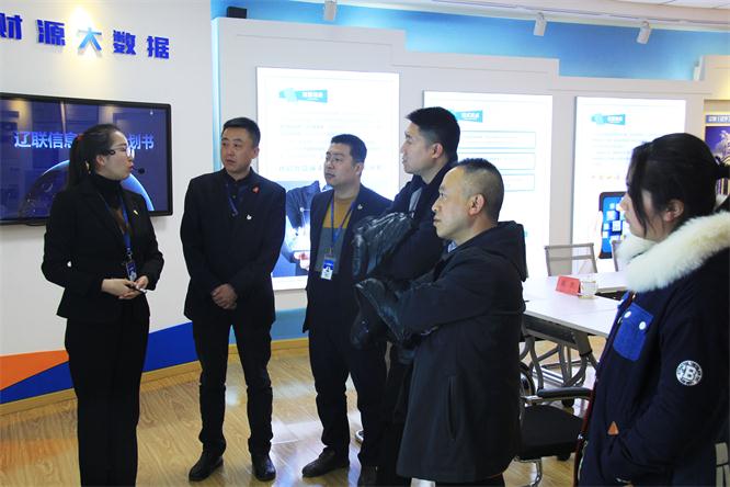 蒋县长一行听取集团各个项目先容.jpg 蒋县长一行听取集团各个项目先容.jpg